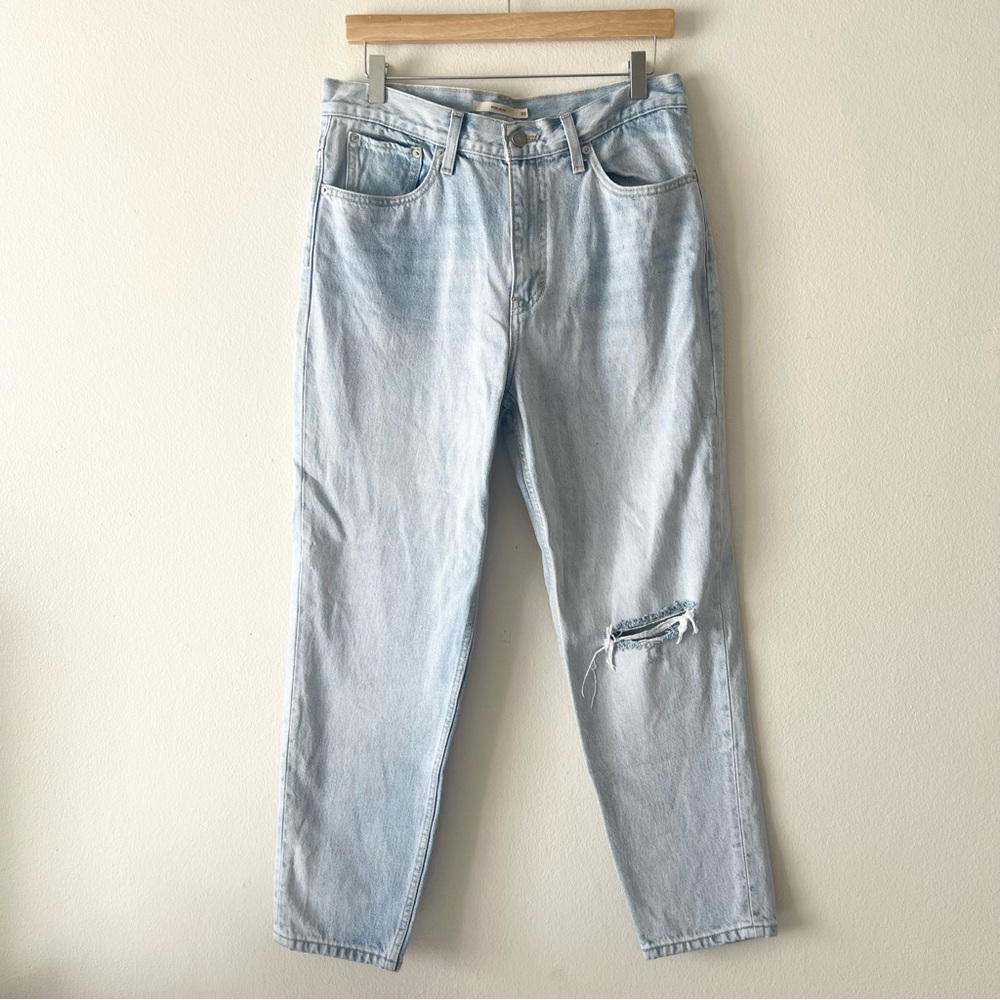 Levi's Sz 30 Womens Mom Jeans Light Wash Distressed 100% Cotton